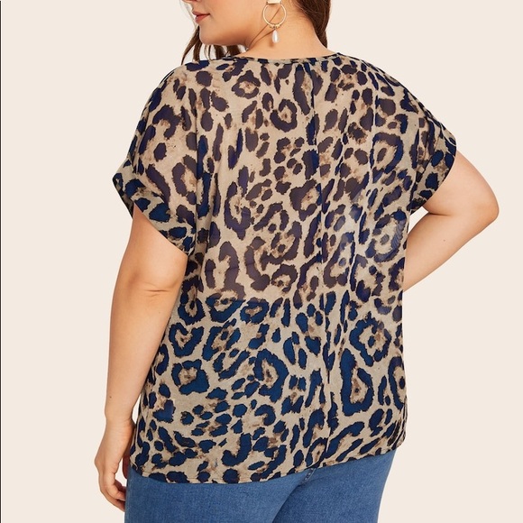 PLUS SIZE 🖤 leopard print rolled sleeve top sheer - Picture 3 of 4